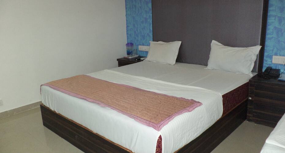 Hotel Saari Residency, Ahmedabad 4